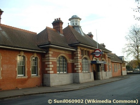 Barkingside station building