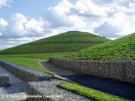 Northala Fields - the main Mound from Western Ave car park.