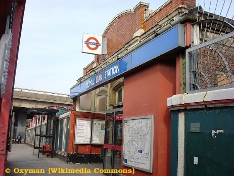 Entrance to Royal Oak tube station
